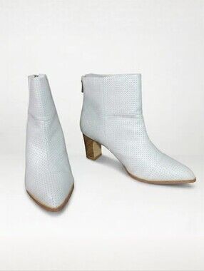 Midnight Velvet Size 9.5 Boots Ankle Booties Pinhole Perforated White Faux Zip